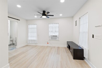 1327 Idylwild St unit B, Houston, TX 77009 - photo 6