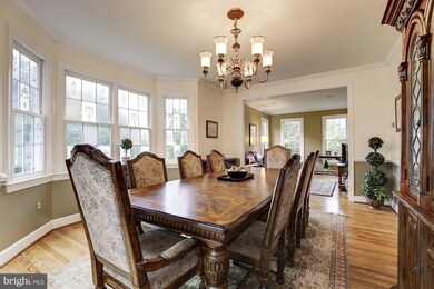 9609 Chathams Ford Dr, Vienna, VA 22182 - photo 6