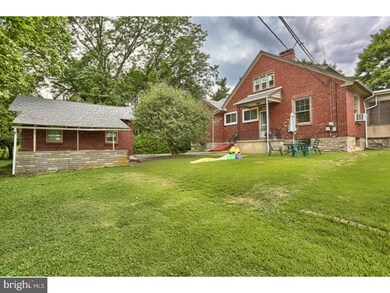 320 W Bellevue Ave, Reading, PA 19605 - photo 5