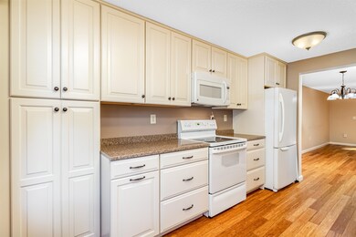 87 Bartemus Trail unit U473, Nashua, NH 03063 - photo 5