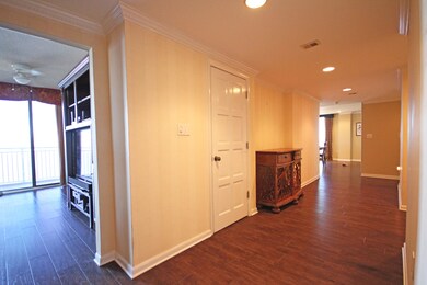 Dockside 12FG_foyer