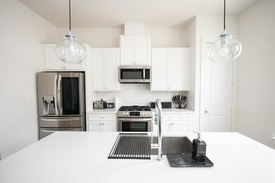 307 Cyclamen St, Houston, TX 77018 - photo 7