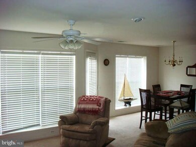 8202 Catbird Cir unit 201, Lorton, VA 22079 - photo 5