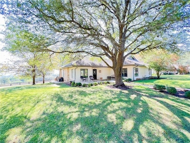 1707 Clubhouse Hill Dr unit 5, Spicewood, TX 78669 - photo 2