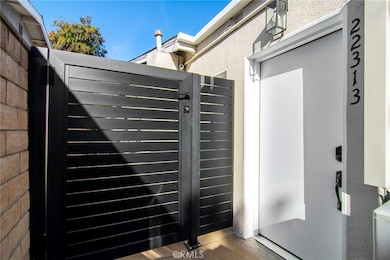 22313 Mobile St, Los Angeles, CA 91303 - photo 2