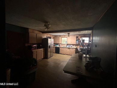 2023 Carroll Street, Grenda MS - 10