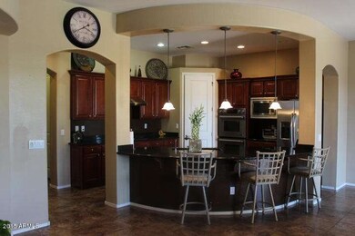 Kitchen w/breakfast Bar