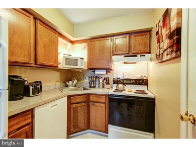 325 S Warminster Rd unit B4, Hatboro, PA 19040 - photo 7