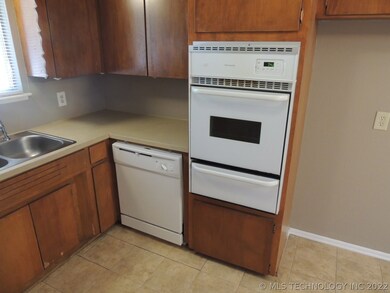 Built in oven and dishwasher