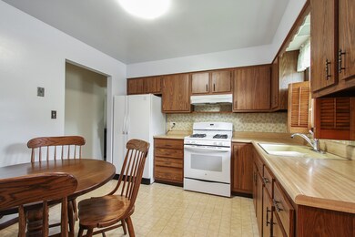 123 N Frolic Ave, Waukegan, IL 60085 - photo 3