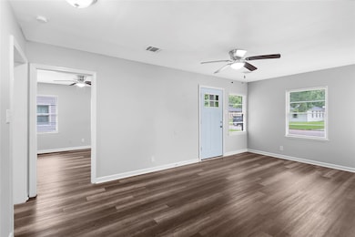 1104 Southampton St, Angleton, TX 77515 - photo 4