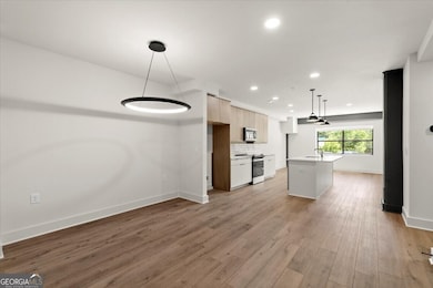 Open spacious plan witih modern finishes.