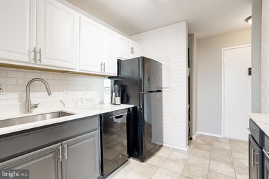 Barcroft Hills Condominium unit 910, Baileys Crossroads, VA 22041 - photo 4