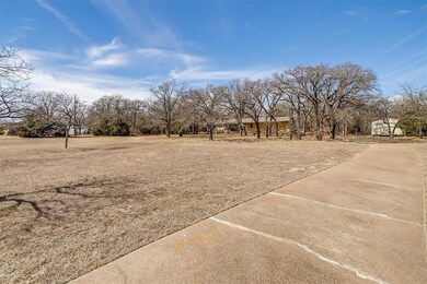 1000 Lee Ln, Azle, TX 76020 - photo 5