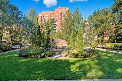 Kirkwood Circle unit 805, Kansas City, MO 64112 - photo 4