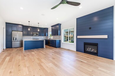 1380 Autumn Ridge Ln, Dubuque, IA 52003 - photo 4