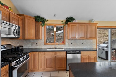 8 George Cir, Warwick, RI 02888 - photo 3