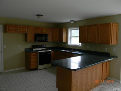 136 Russell Ln, Stroudsburg, PA 18360 - photo 2
