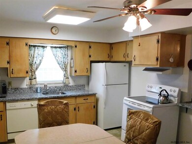 36 Kelton Ct, Albany, NY 12209 - photo 2