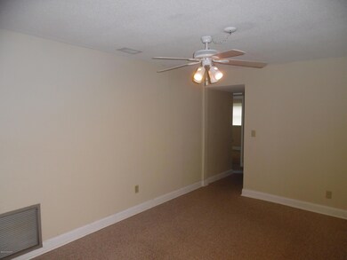 Fam. Rm. OR eat-in kit.!