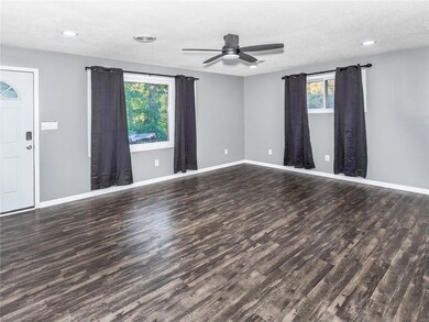 Large Living Room (13 x 19)