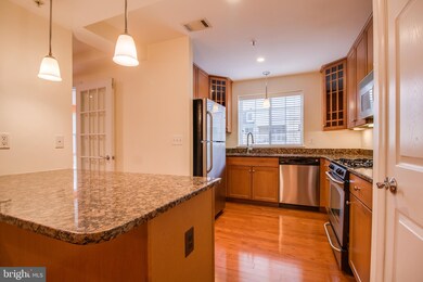 4081 S Four Mile Run Dr unit 302, Arlington, VA 22204 - photo 5
