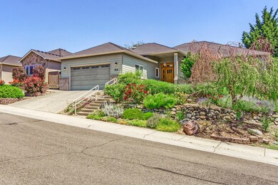 218 Ridgeway Ave, Central Point, OR 97502 - photo 2