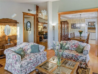 GREAT ROOM TO GREET AND ENTERTAIN YOUR GUESTS.