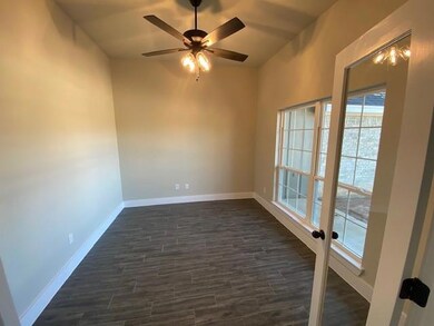 2001 Bedford Ct, Weatherford, TX 76088 - photo 3