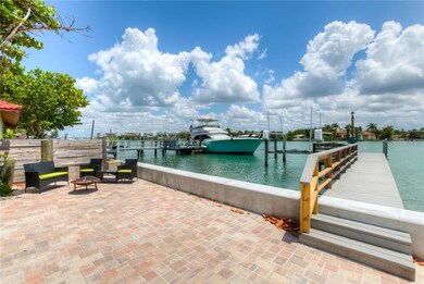 8135 Bayshore Dr, Treasure Island, FL 33706 - photo 5