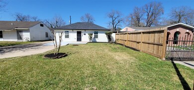 7663 Greenstone St, Houston, TX 77087 - photo 4