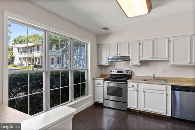 5877 Rowanberry Dr, Elkridge, MD 21075 - photo 5