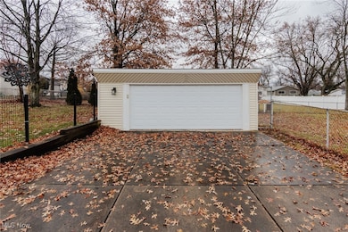 13661 Dalebrook Ave, Brook Park, OH 44142 - photo 3