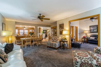 Open Plan FR, Kitchen and entry hall