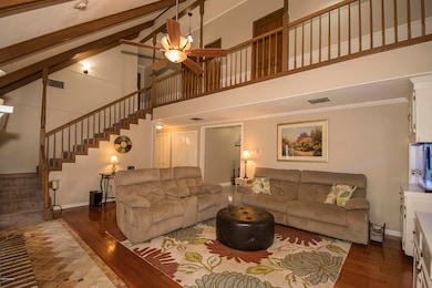 8_Living Room