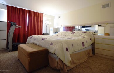 (7) Master Bedroom