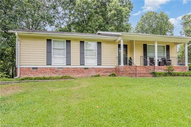 2404 Shelia Dr, Greensboro, NC 27406 - photo 3