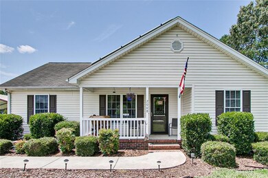 2008 Grantville Ln, Asheboro, NC 27205 - photo 3