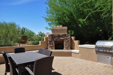 Outdoor Fireplace, Patio & BBQ