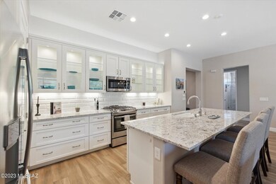 Kitchen & Island