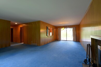 715FairhillDr008