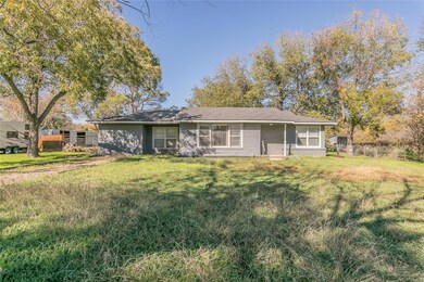 304 W 1st St, Springtown, TX 76082 - photo 2