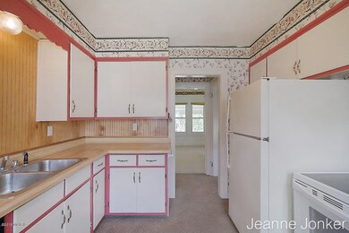 943 Aberdeen St NE, Grand Rapids, MI 49505 - photo 4