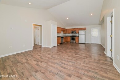 187 Sandy Cir, La Follette, TN 37766 - photo 4