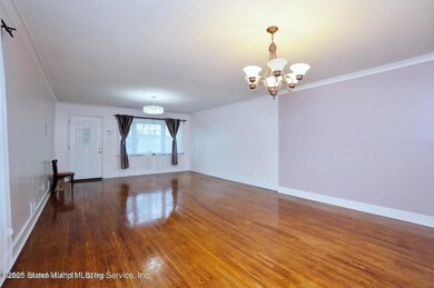 76 Railroad Ave, Staten Island, NY 10305 - photo 3