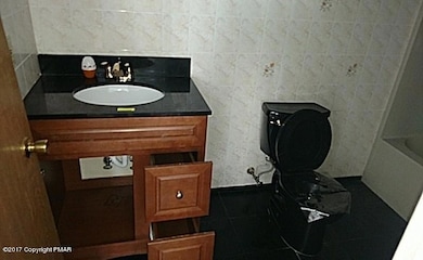 7179 Mountain Dr, Tobyhanna, PA 18466 - photo 5