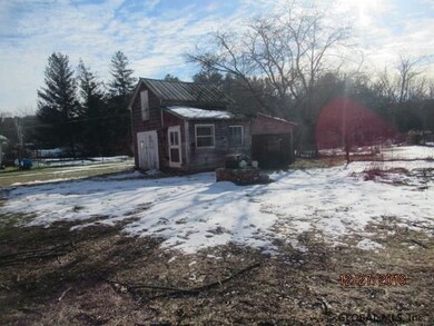 83 Hamilton Ave, Corinth, NY 12822 - photo 5