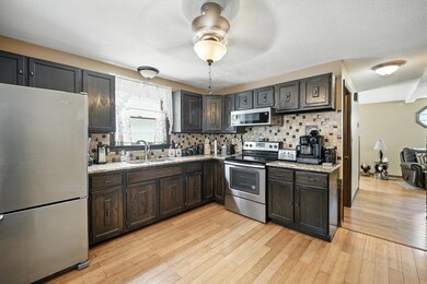 331 Parkerview St, Springfield, MA 01129 - photo 4