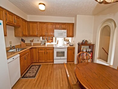 Spacious Eat in Kitchen