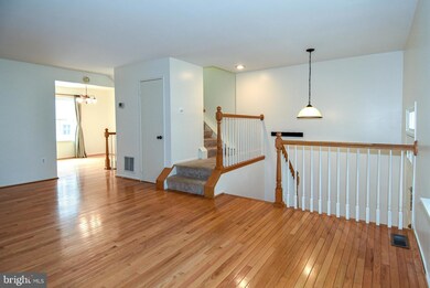 2304 Hunters Square Ct, Reston, VA 20191 - photo 3